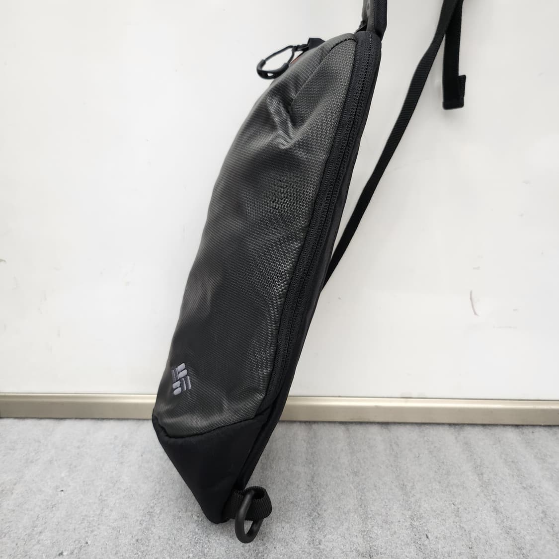 상태 아주좋은 콜롬비아 정품 슬링백 상품이미지5