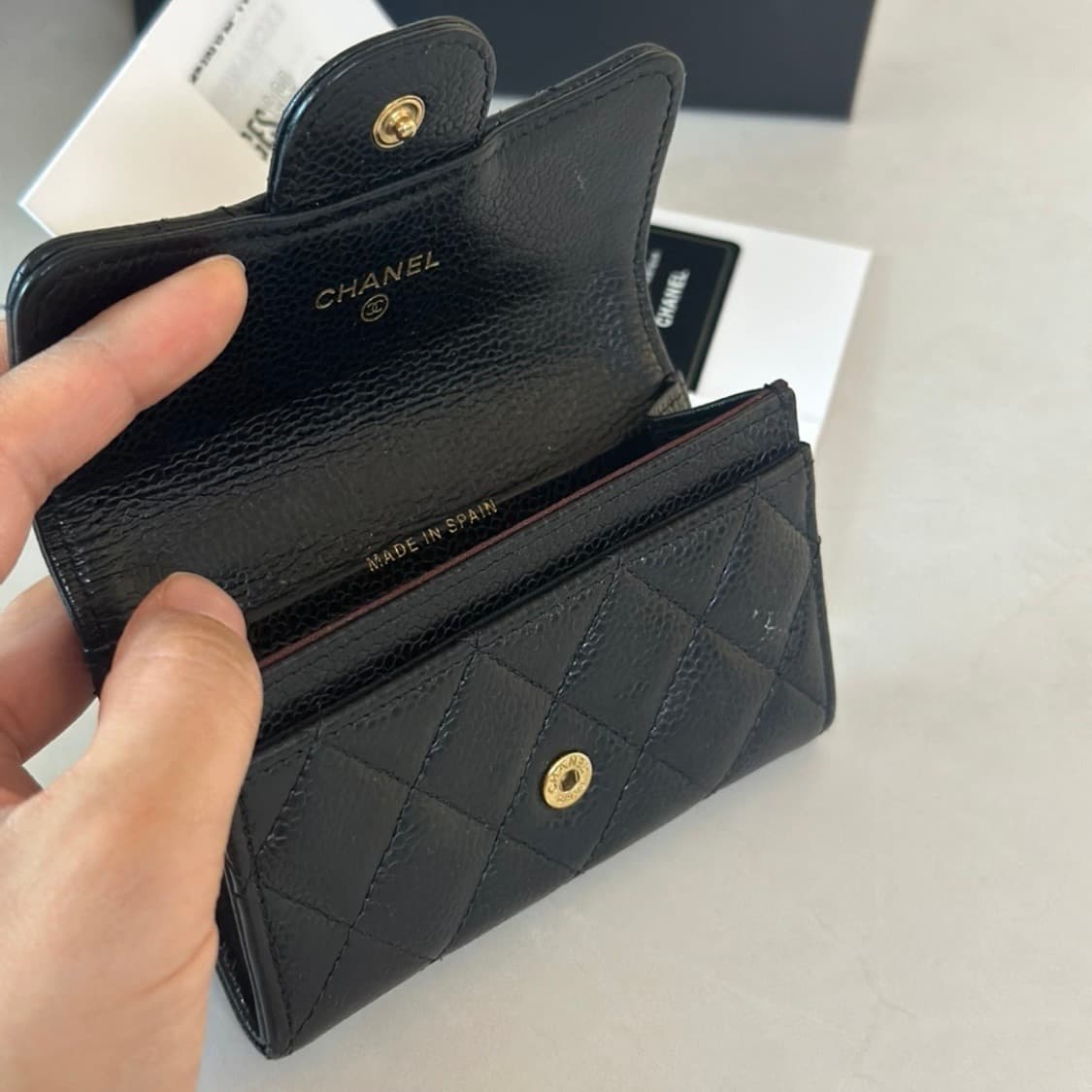 샤넬 클래식 똑딱이 카드지갑 블랙 금장 상품이미지4