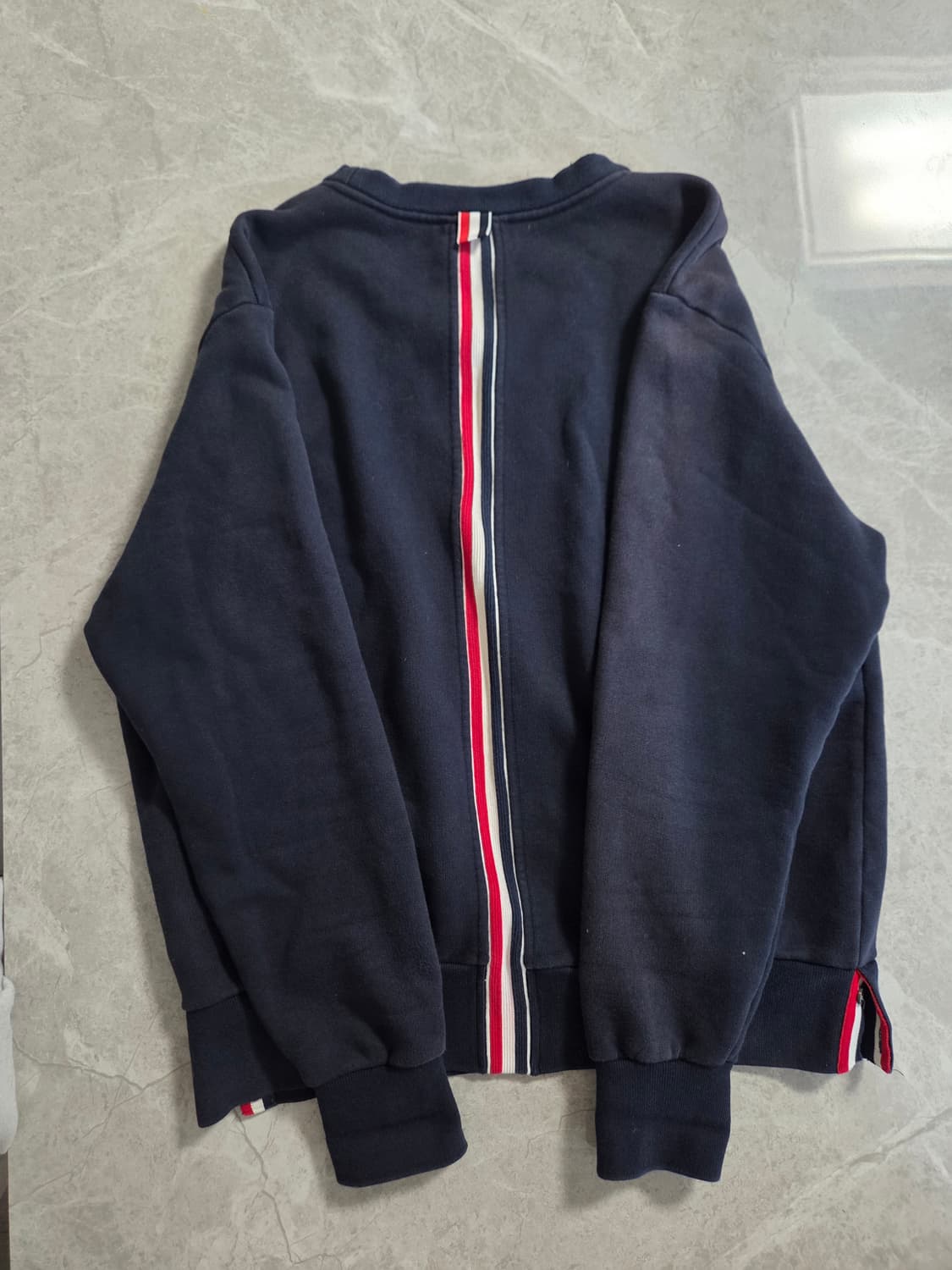 [정품] 톰브라운 백삼선 네이비 맨투맨 상품이미지2