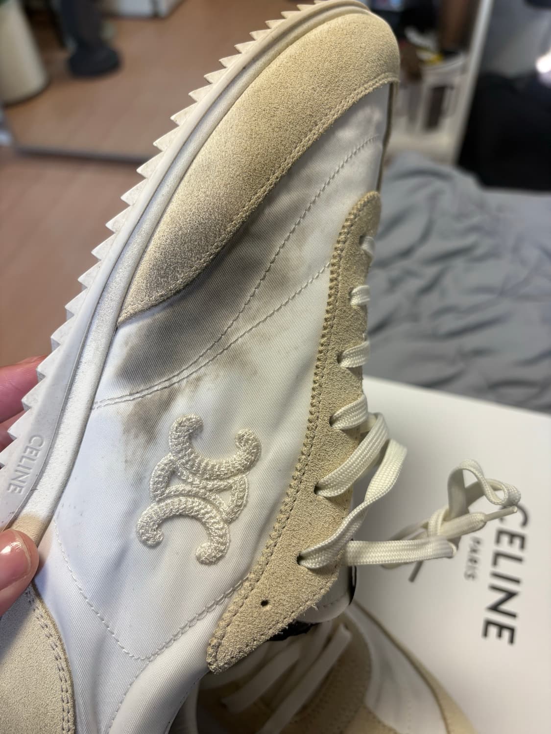 셀린느 카프스킨 레이서 스니커즈 45 베이지 상품이미지7