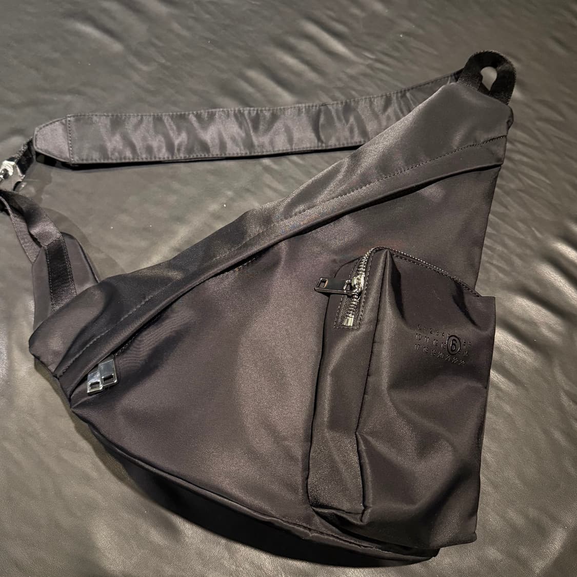 엠엠식스 메종마르지엘라 나일론 슬링백 블랙 상품이미지3