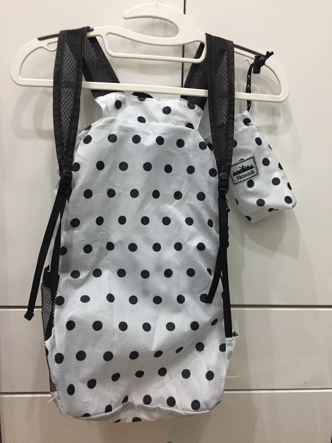 하이산 도트 백팩 초경량 컴팩트 포켓백 V1 도트 화이트 판매합니다 상품이미지3