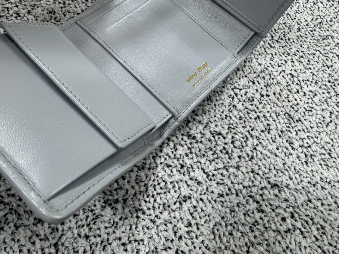 [새상품급] 미우미우 스몰 마테라쎄 나파 가죽 지갑 상품이미지6