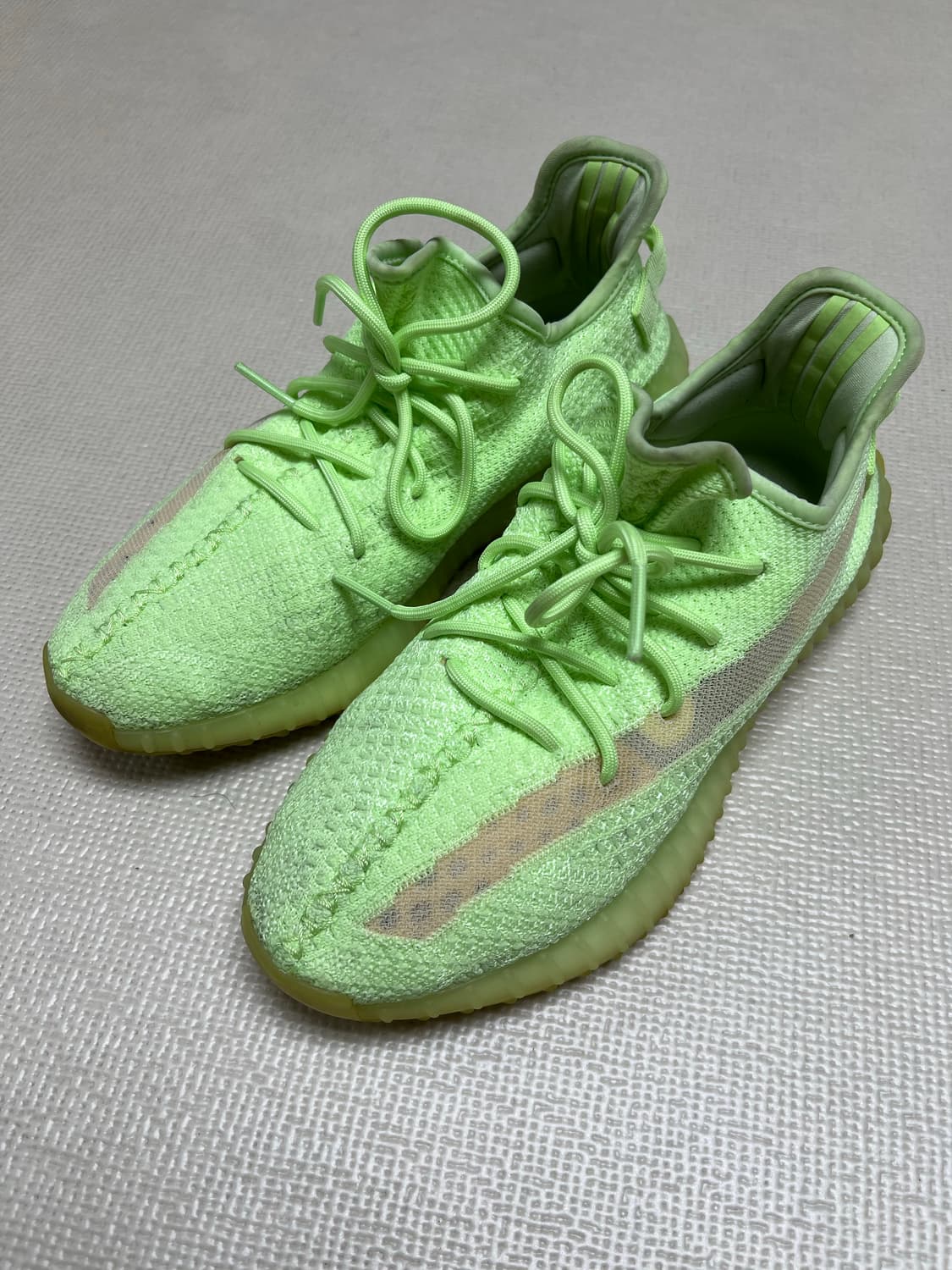 이지부스트350v2글로우 265사이즈 상품이미지1
