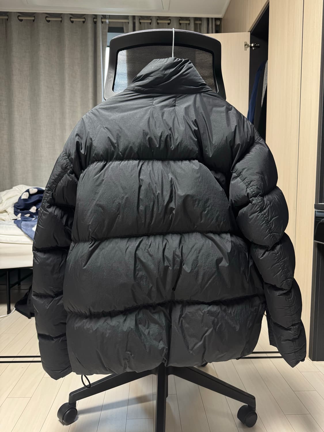 (XL)스톤아일랜드 패딩 24fw 논후드 블랙 상품이미지2