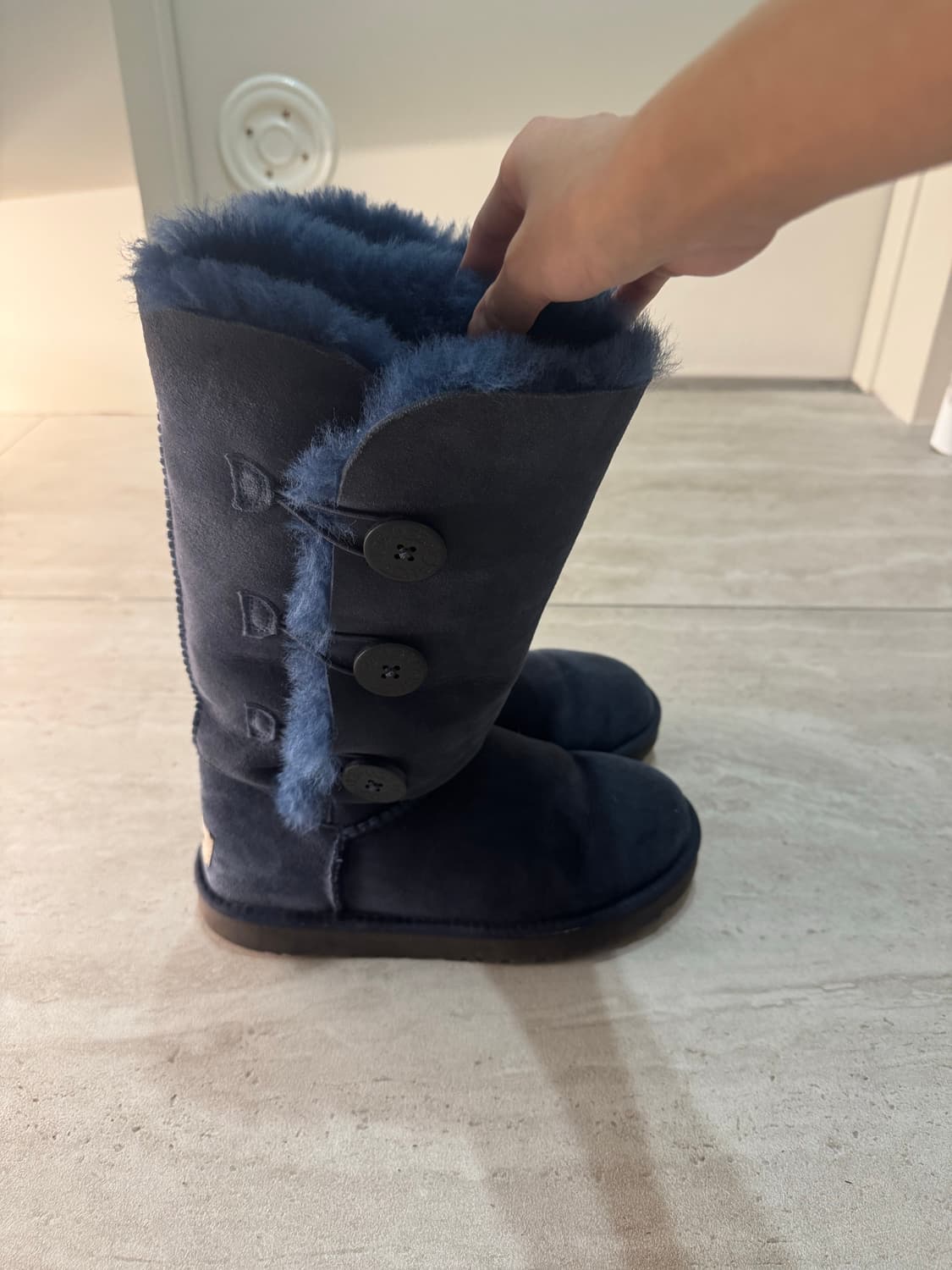 어그 베일리 버튼 부츠 네이비 240 상품이미지3