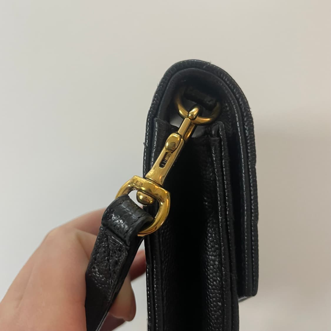 입생로랑 모노그램 엔벨로프 블랙 클러치 상품이미지5