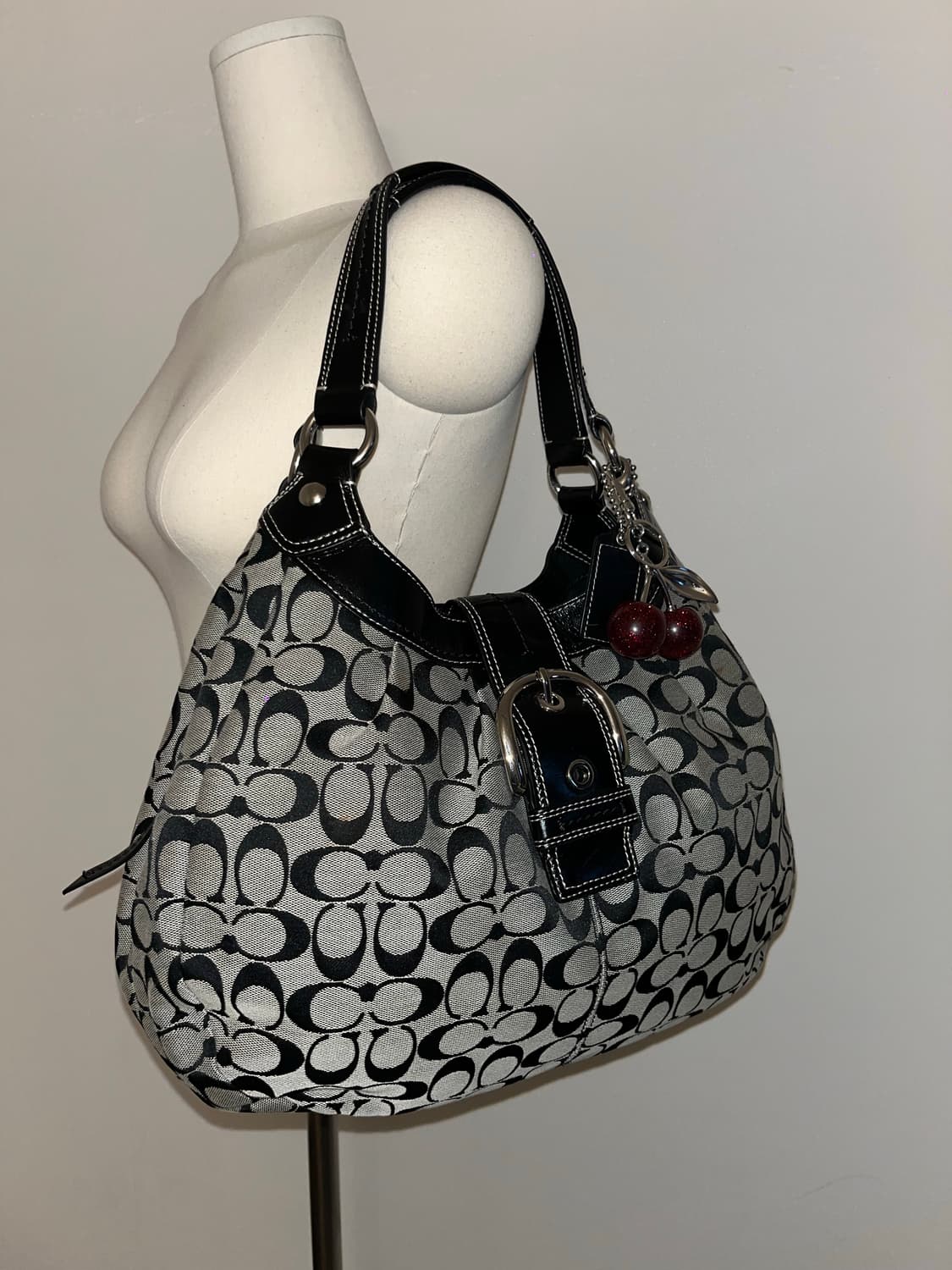 Coach Black & White Shoulder Bag 상품이미지1