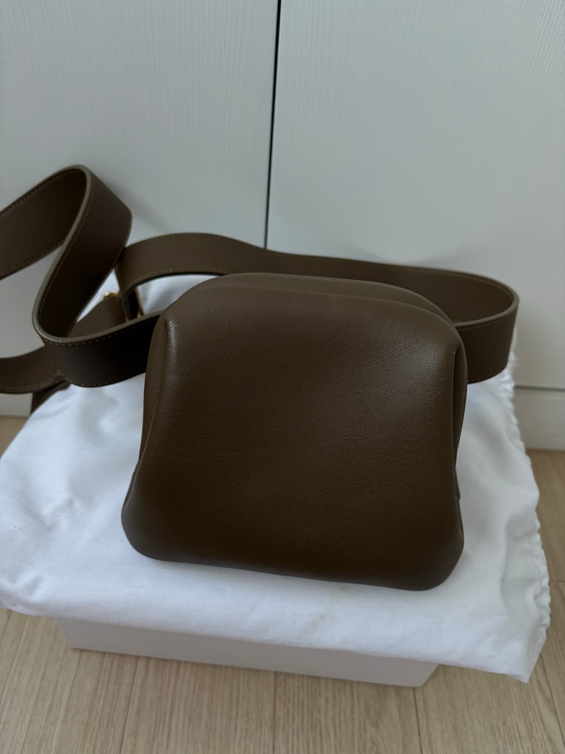 오소이가방 미니브로트 카키브라운 상품이미지3