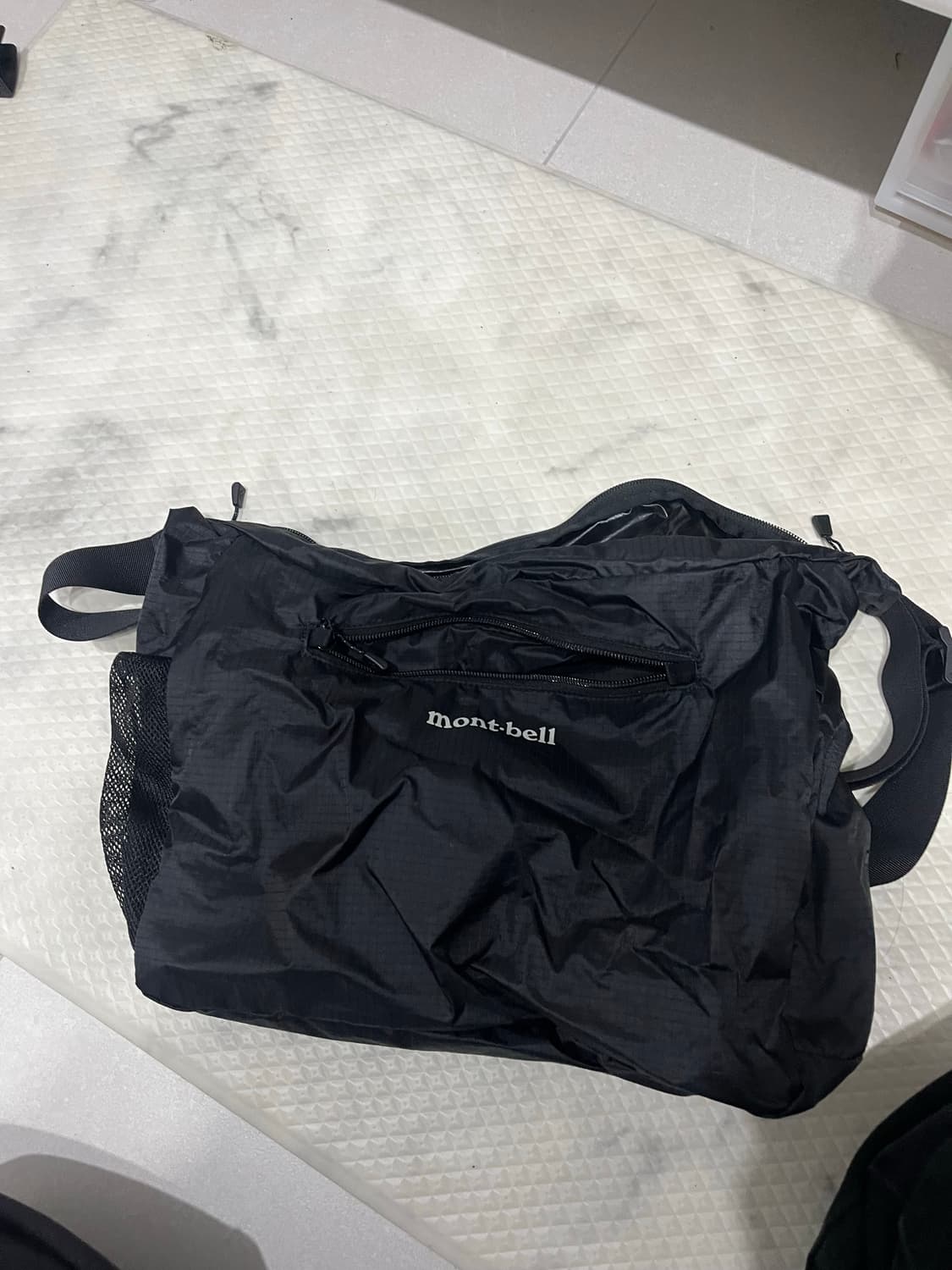 몽벨 포켓터블 라이트 숄더백 크로스백 M 블랙 상품이미지1