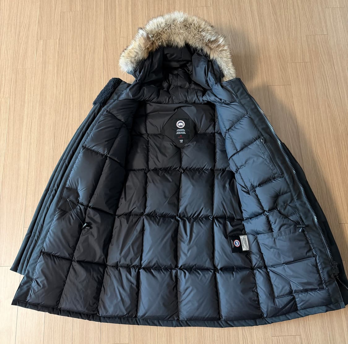 캐나다구스 시타델 블랙 퓨전 M사이즈 판매합니다. 상품이미지2