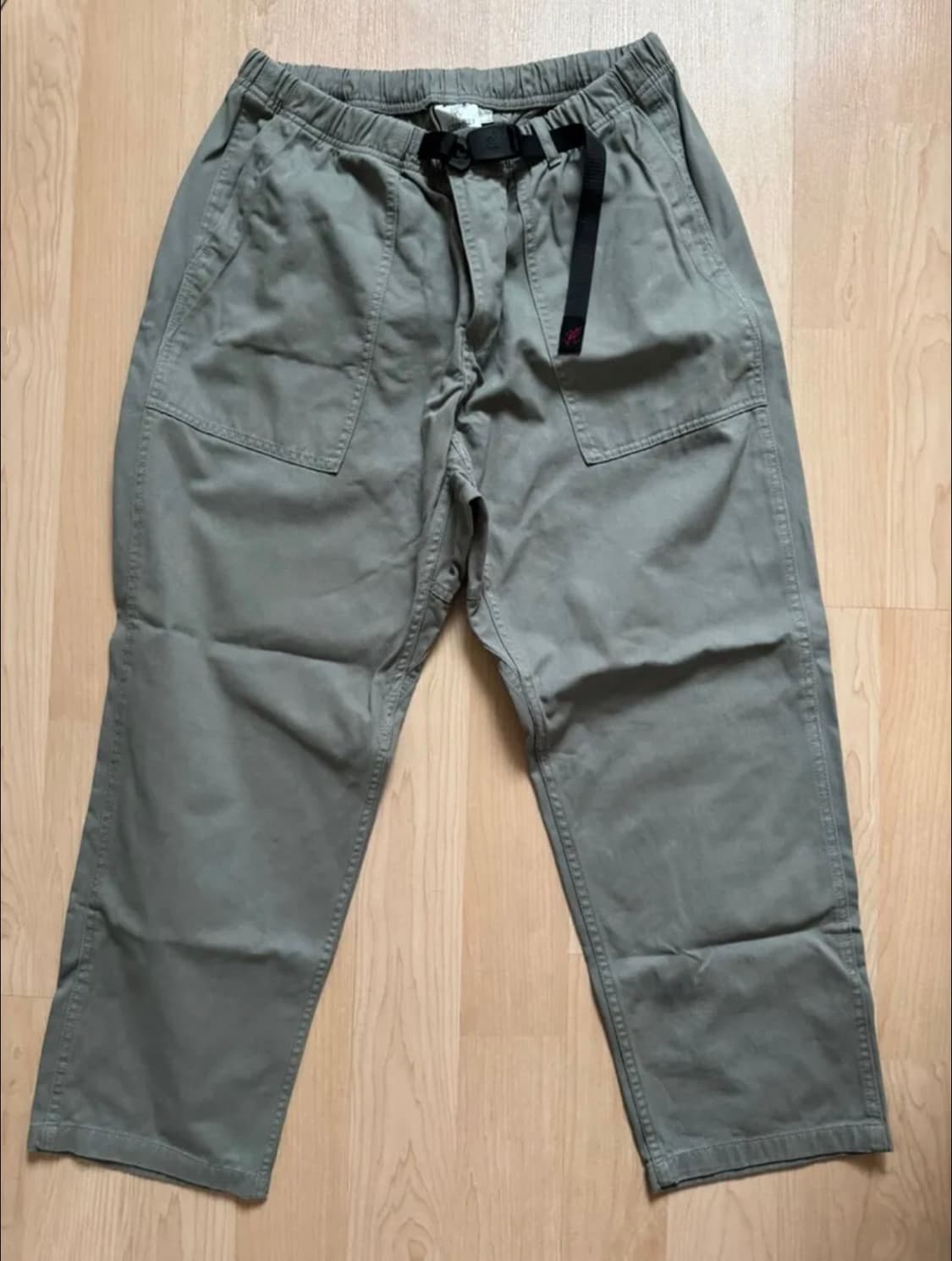 그라미치 루즈 테이퍼드 팬츠 카키 그레이 M 사이즈 상품이미지5