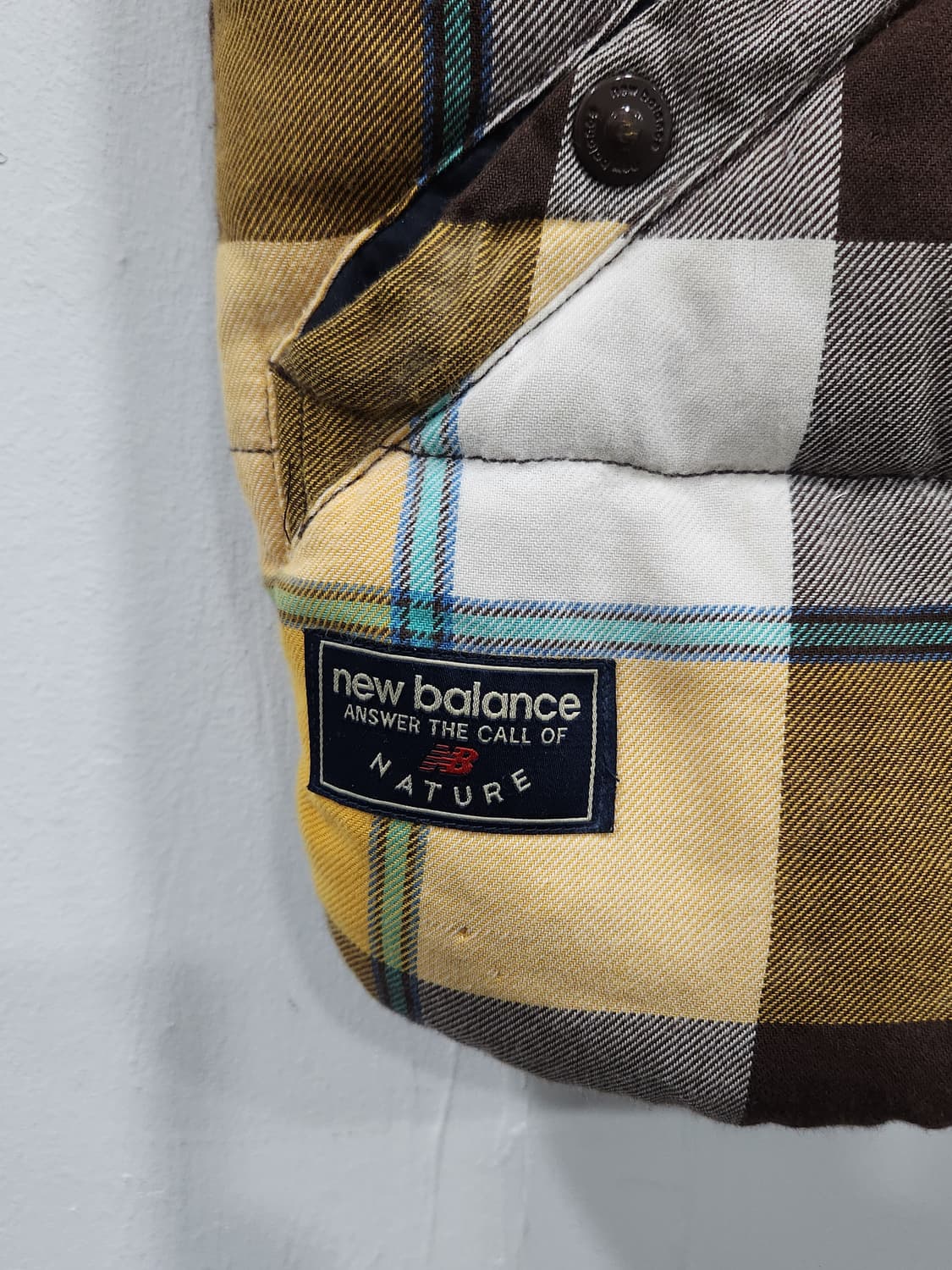 뉴발란스 체크 패턴 덕다운 패딩 조끼 남녀공용 90(M)사이즈 상품이미지3