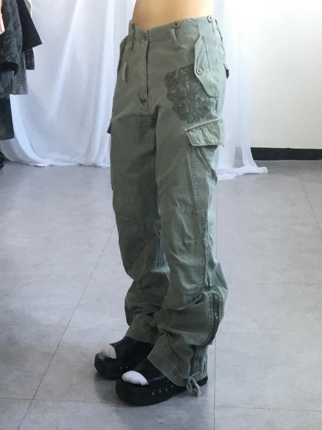 Stud embroidery point cago pants 상품이미지9