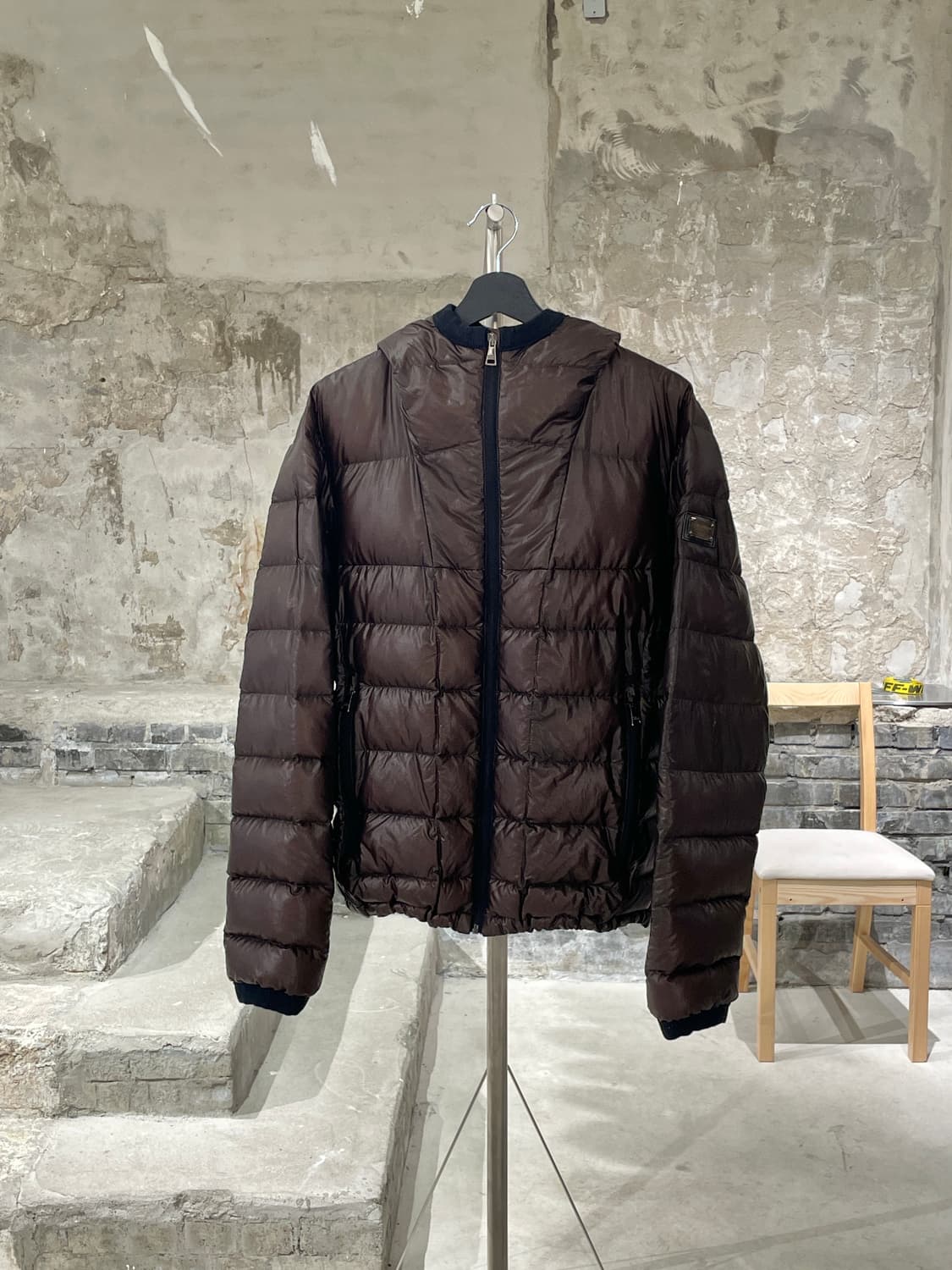 돌체 앤 가바나 딥 브라운 스키 클래식 구스 다운 후디 경량 패딩 상품이미지1