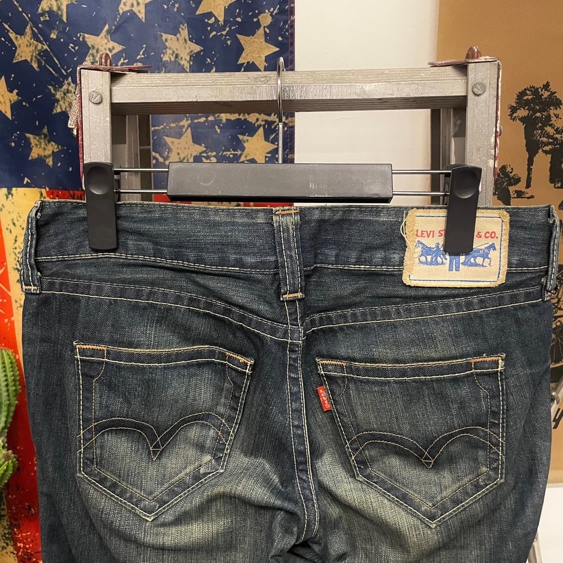 00s Levis 리바이스 제팬 라인 캣브러쉬 워싱 부츠컷 데님 팬츠  상품이미지4