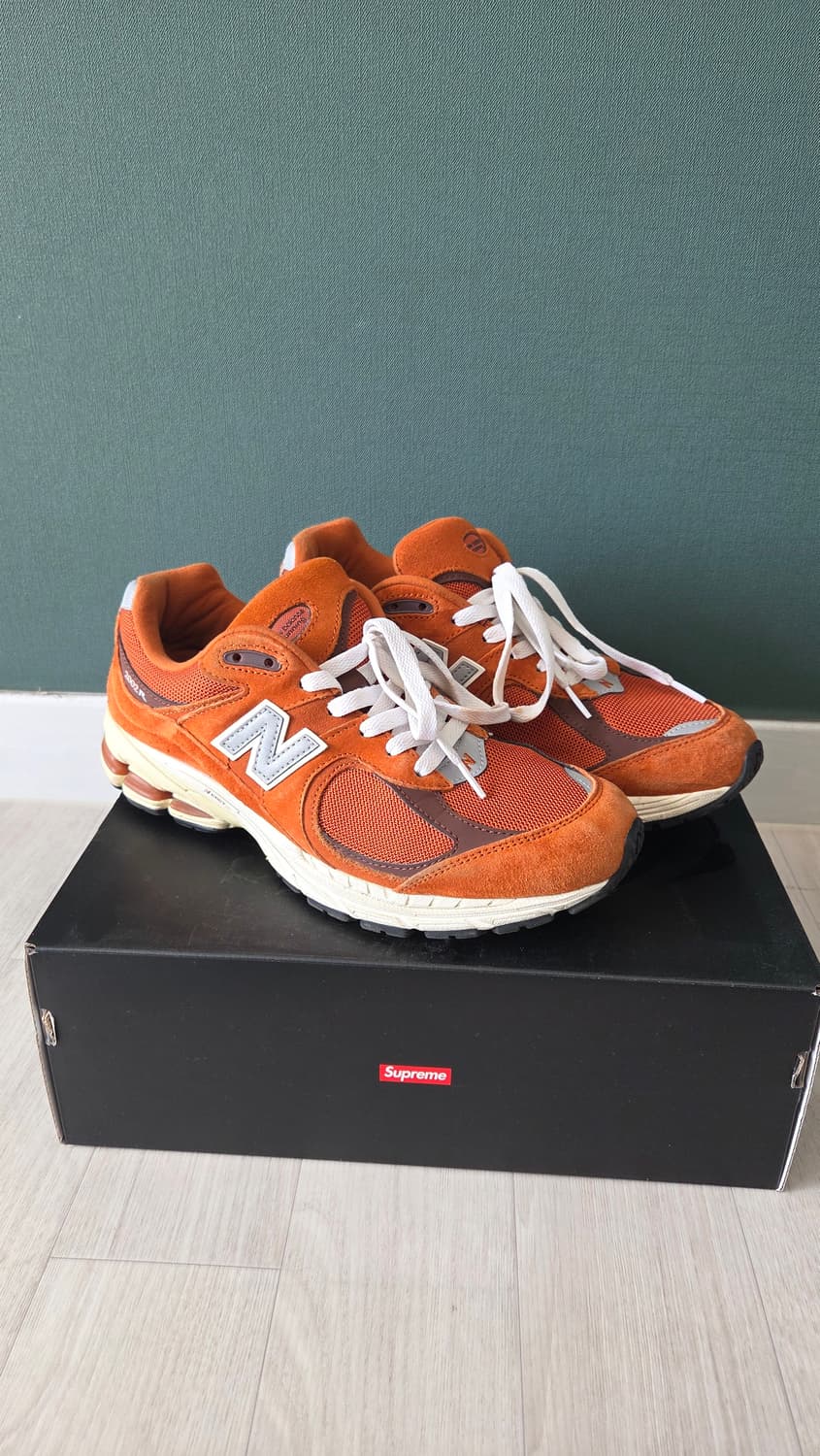 뉴발란스 2002R 오렌지 상품이미지1