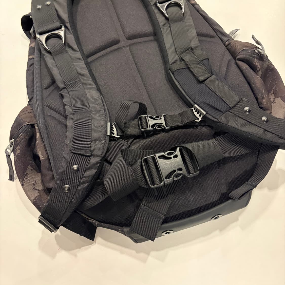 OAKLEY 오클리 아이콘 블랙 카모 백팩 상품이미지5
