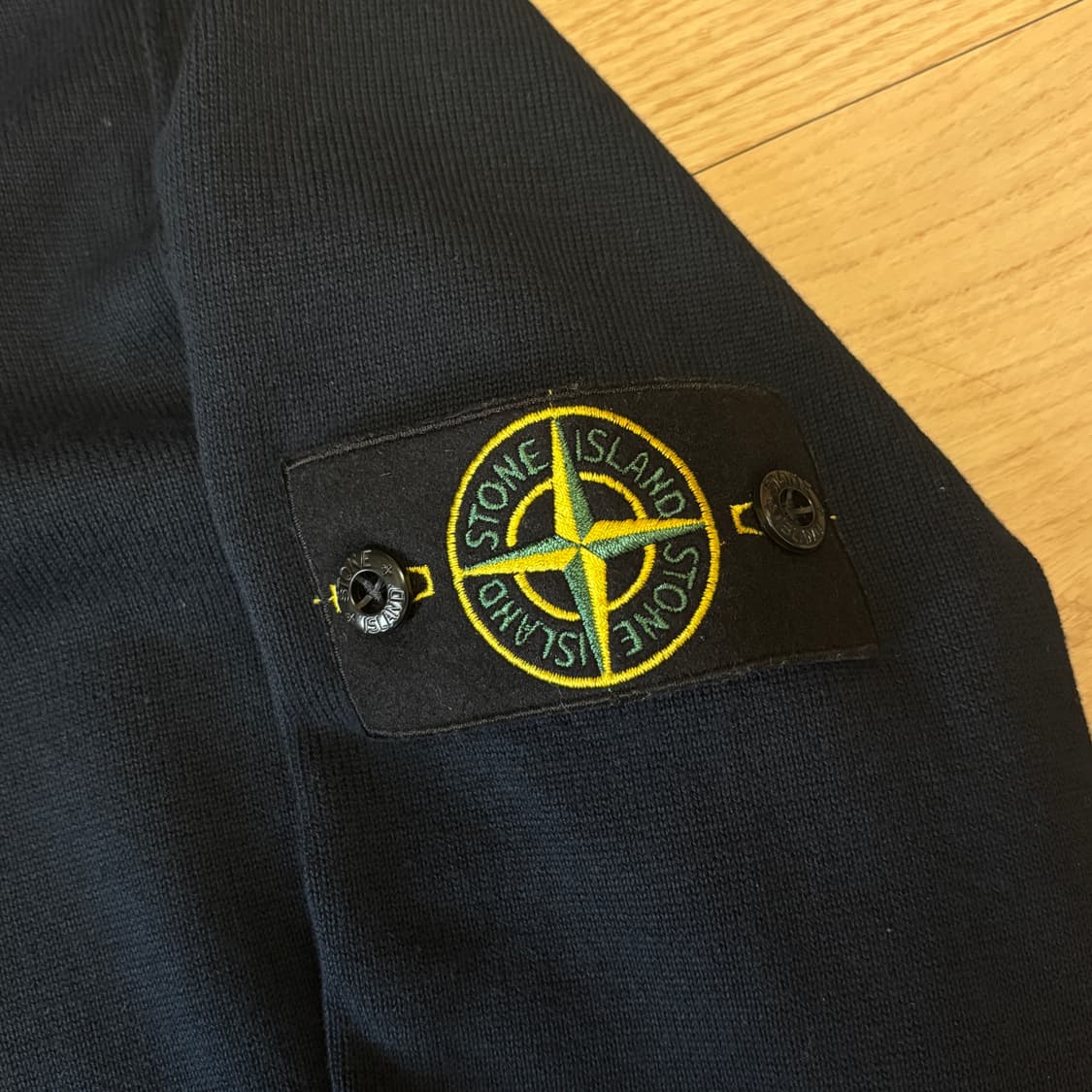 [M] 25SS 스톤아일랜드 가디건 다크네이비 극미중고 상품이미지3