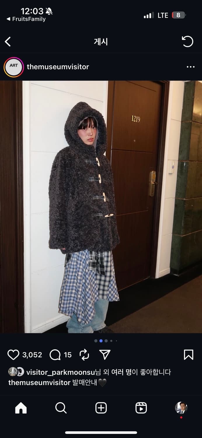 The museum visitor fur jacket 상품이미지1