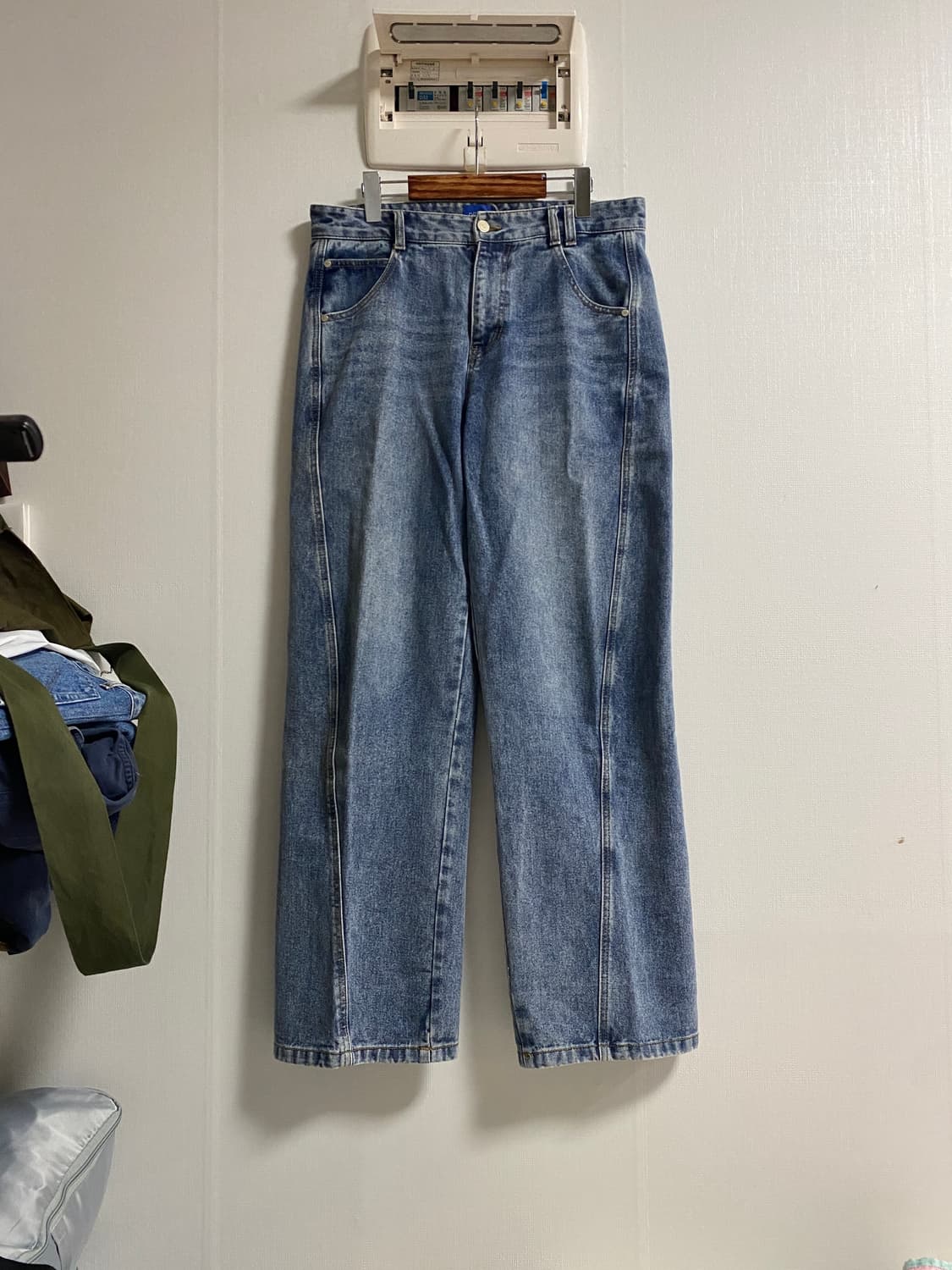 (32)빈티지 와이드핏 트위스티드 데님팬츠 상품이미지1