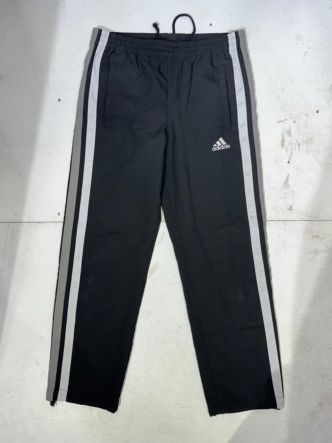아디다스 블랙 와이드 그레이 삼선 트랙 팬츠 상품이미지4