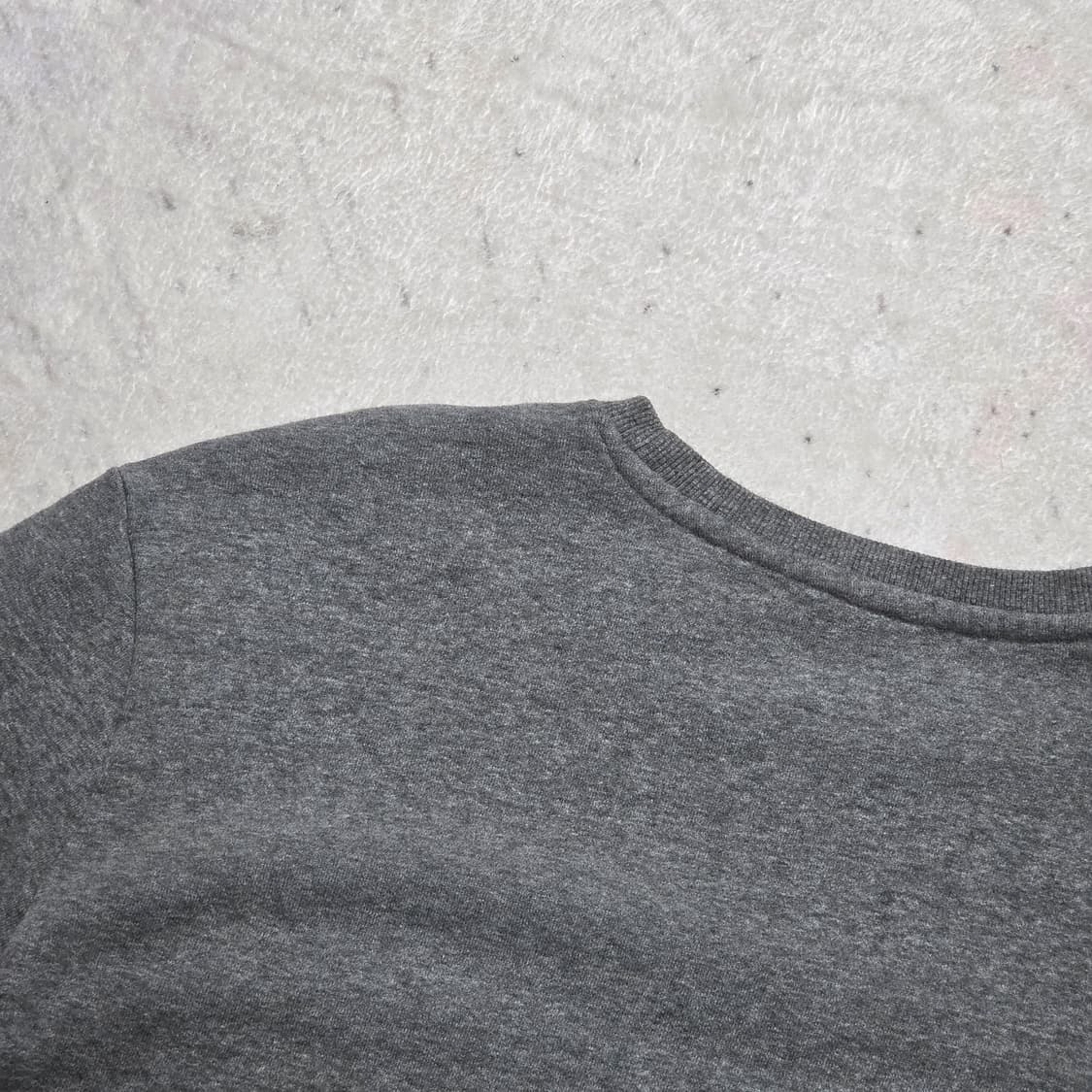 버커루 자수 그레이 맨투맨 상품이미지5