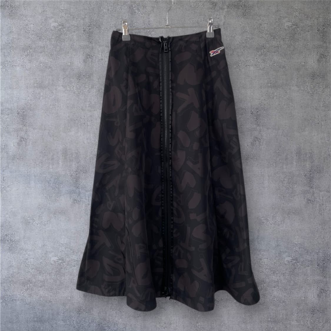 오니츠카타이거 블랙 톤온톤 투웨이 집업 A라인 밴딩 스커트 S 상품이미지8