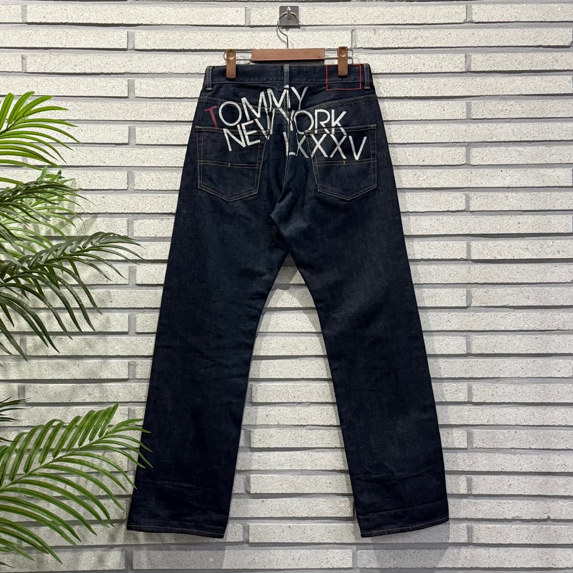타미힐피거 인디고 생지 데님 팬츠 백 레터링 프린트 디테일 진청 상품이미지2