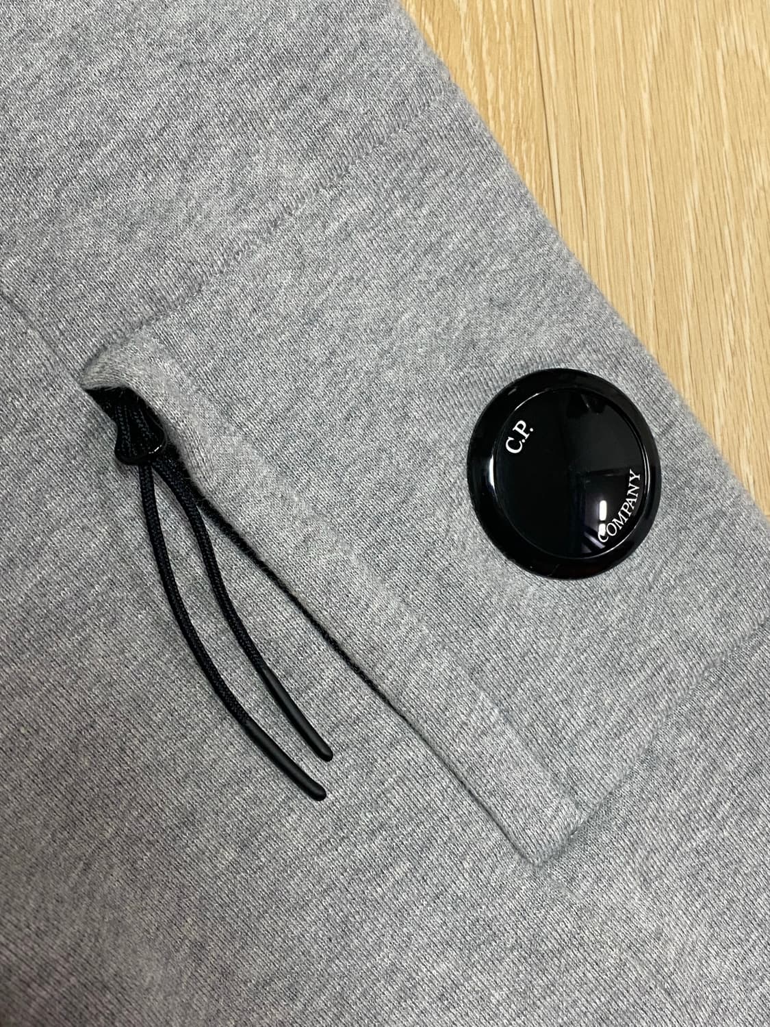 CP컴퍼니 그레이 와펜 맨투맨 XL 상품이미지3