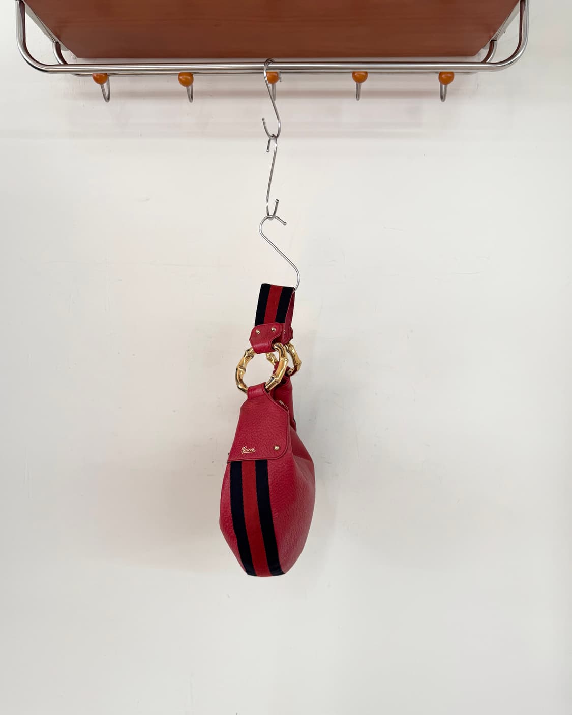 구찌 레드 페블드 하프문 밤부링 호보백 상품이미지3