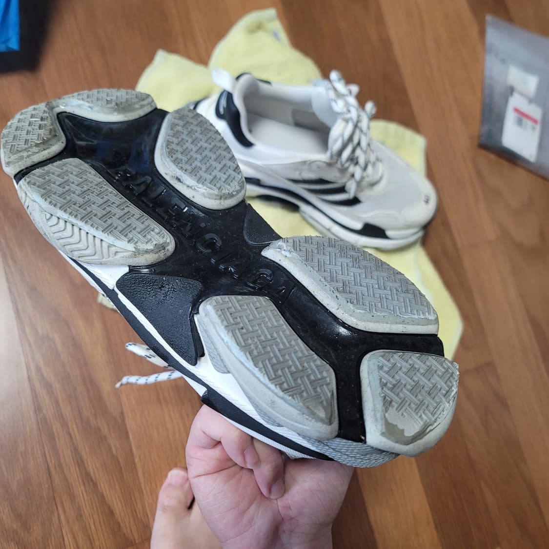 발렌시아가 아디다스 콜라보 스니커즈 상품이미지3