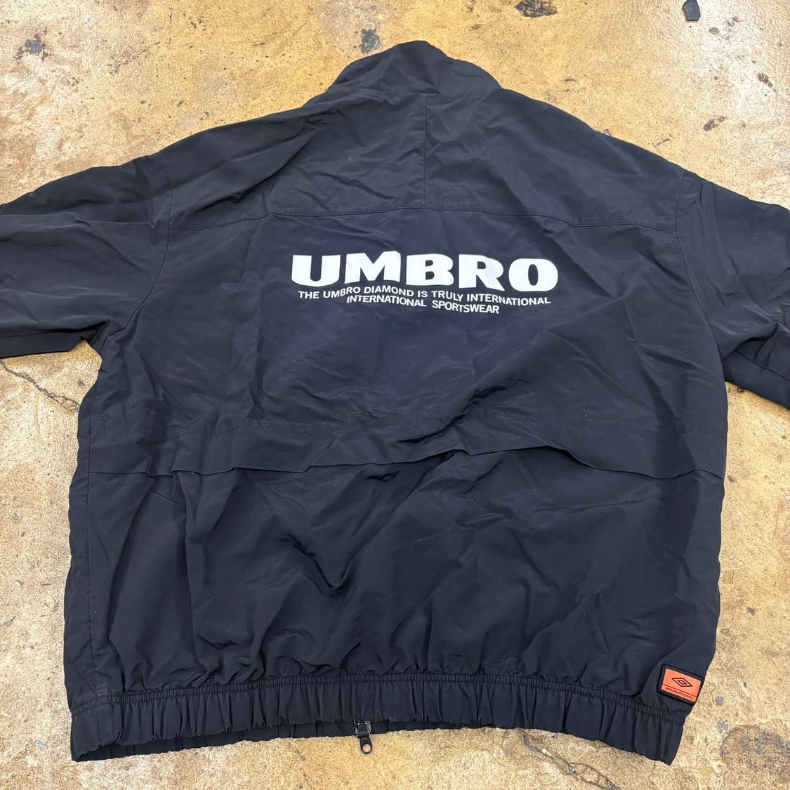 [정품/105] 엄브로 바람막이 블랙 b14 상품이미지4