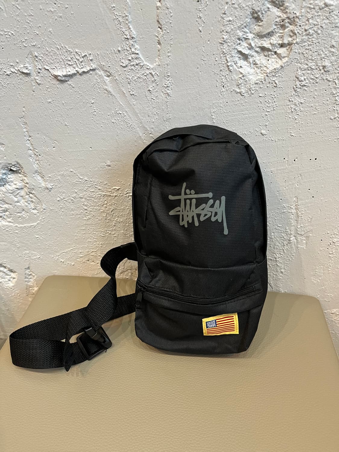 스투시 스탁로고 미니 슬링백 상품이미지1