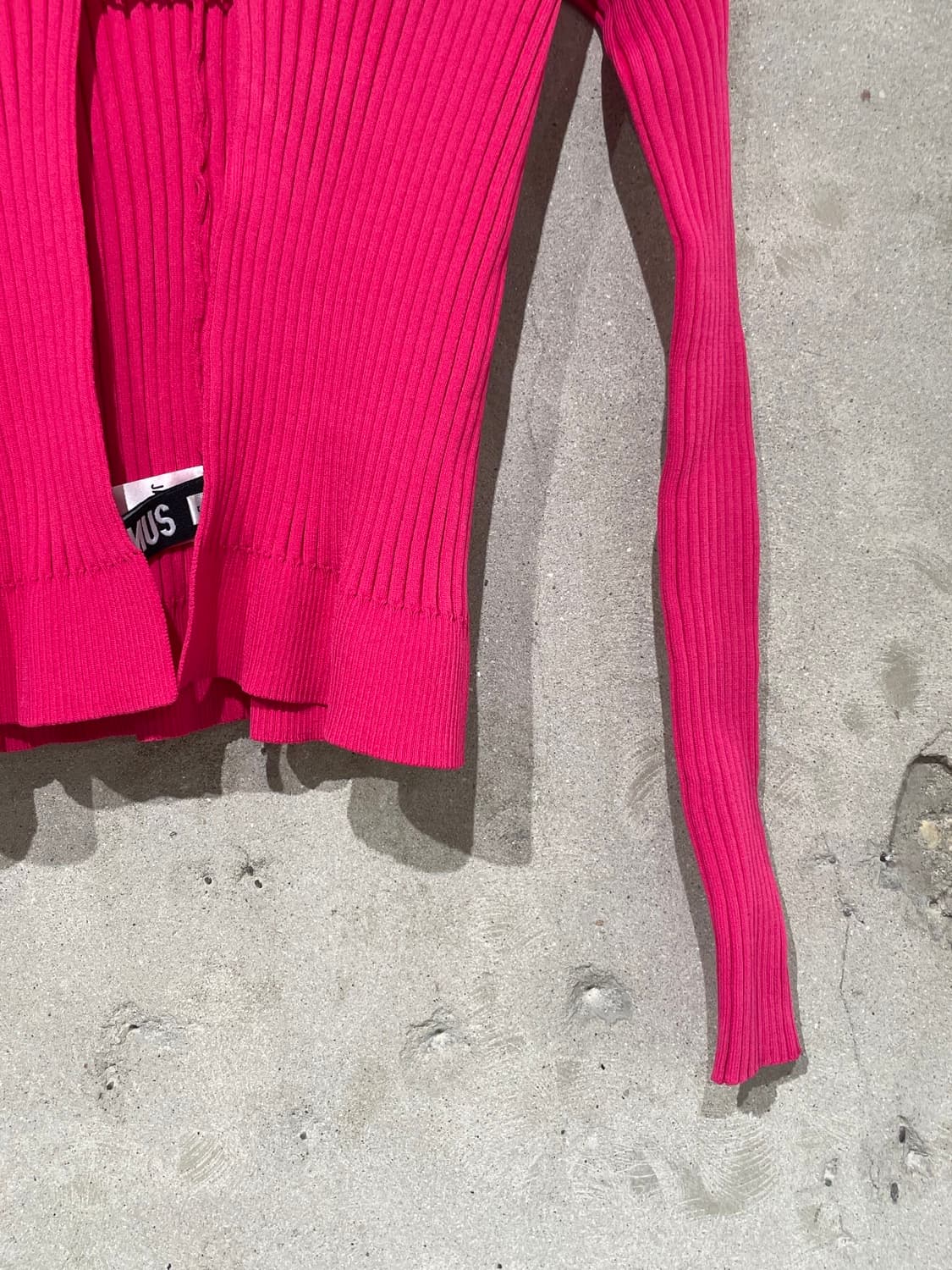 자크뮈스 네온 핑크 라 마이유 프랄루 롱그 가디건 상품이미지5