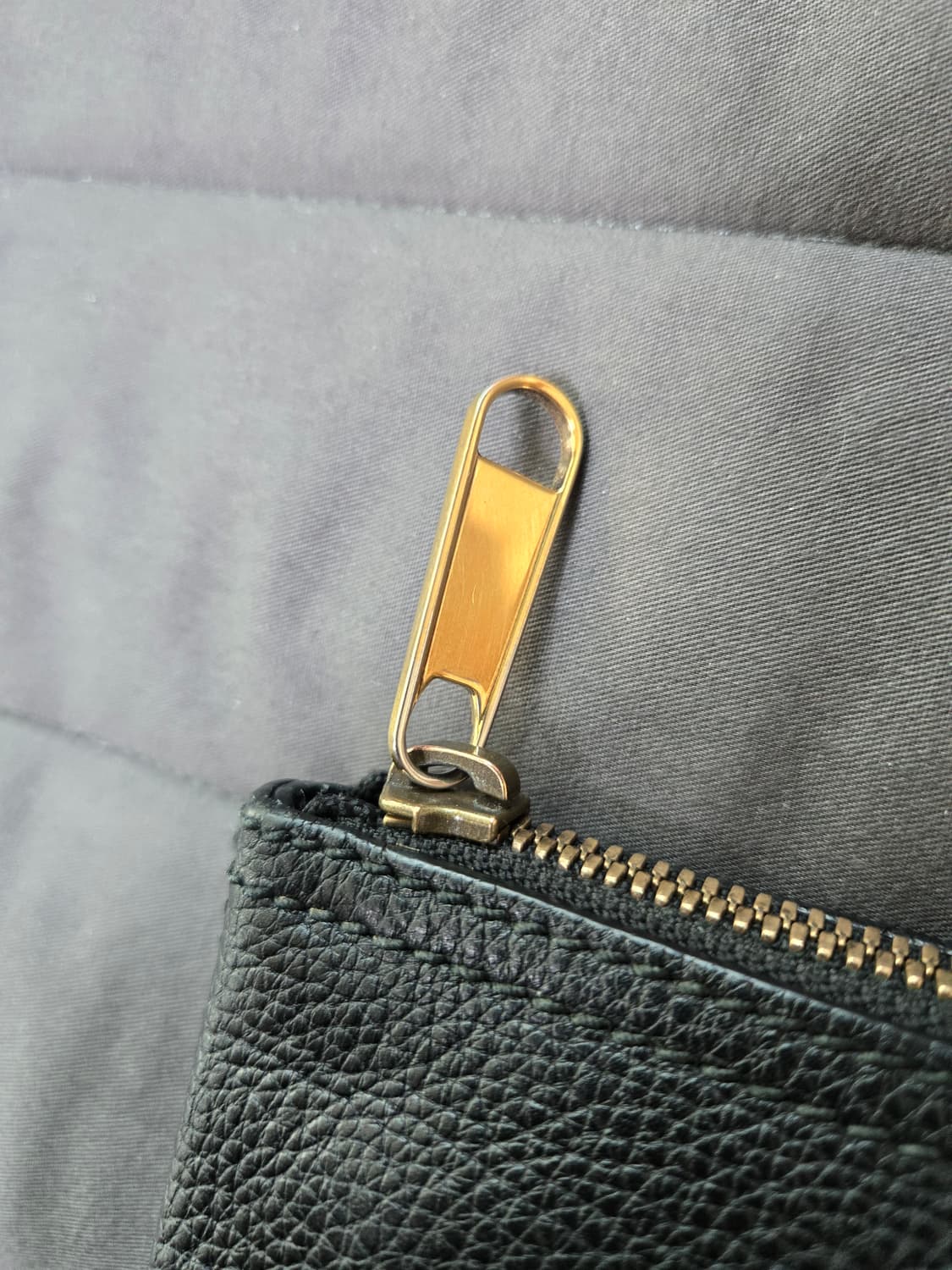 구찌 로고 프린트 레더 파우치 
포트 폴리오 클러치백 남녀공용 상품이미지4