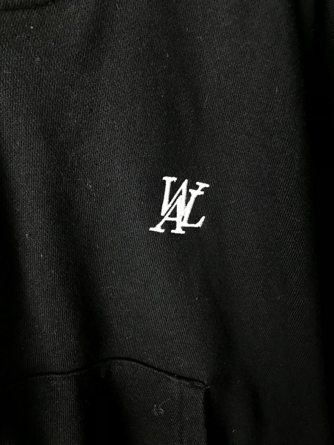 우알롱 자수로고 블랙 후드집업 상품이미지4