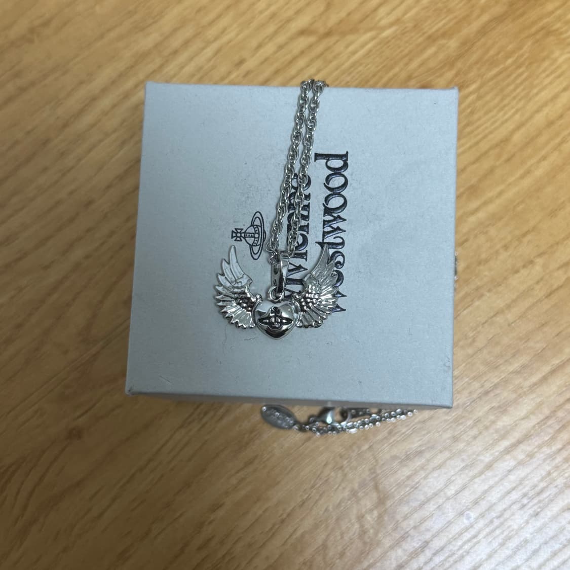 비비안웨스트우드 날개 목걸이  상품이미지2