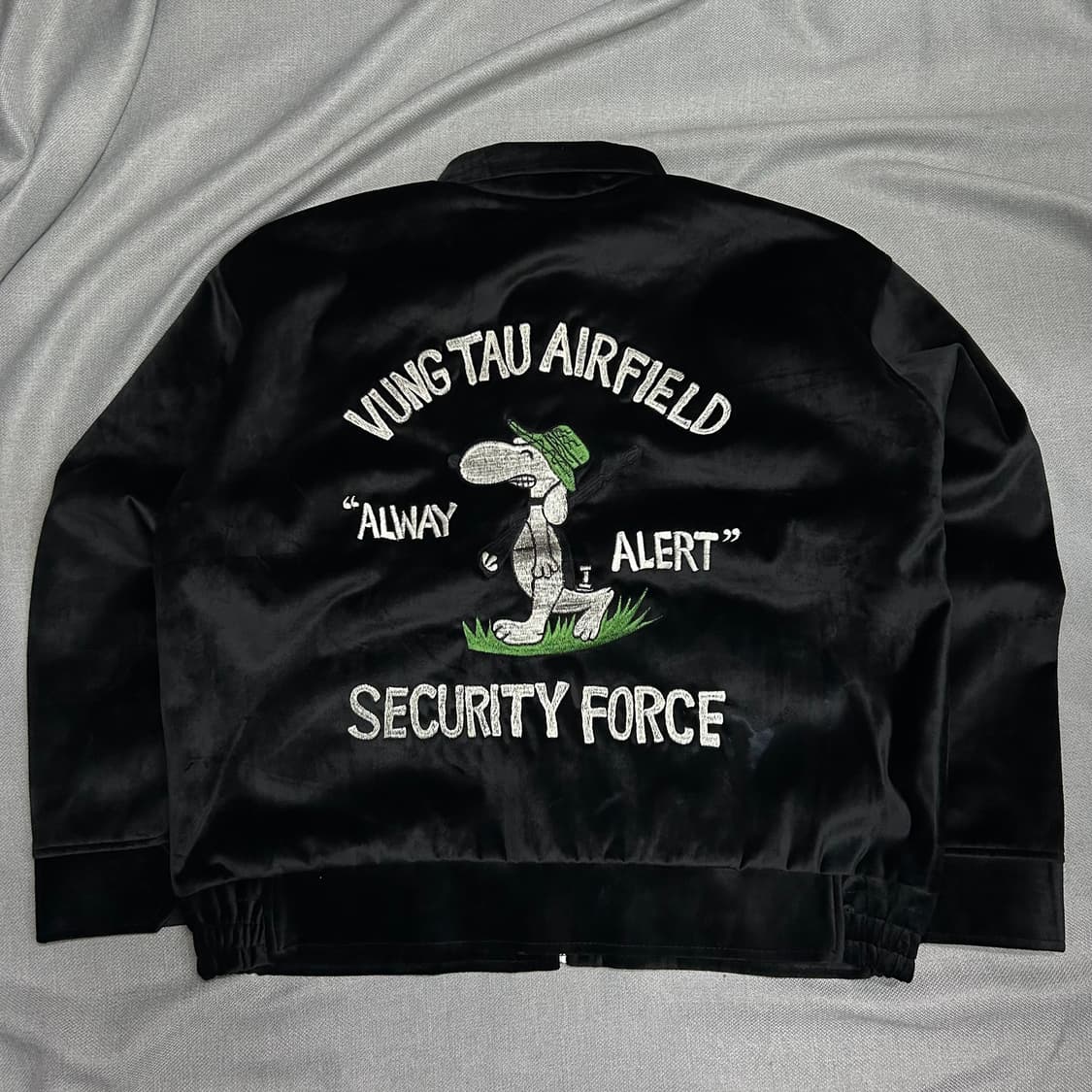 Vintage Snoopy Embroidery Velvet Jacket 상품이미지1