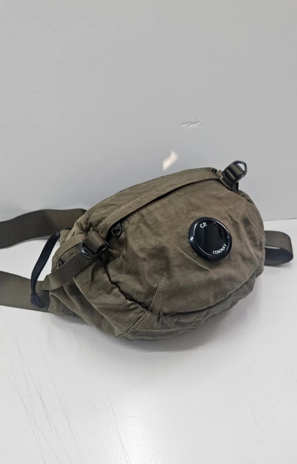 cp컴퍼니 렌즈 크로스백-올리브컬러  상품이미지1