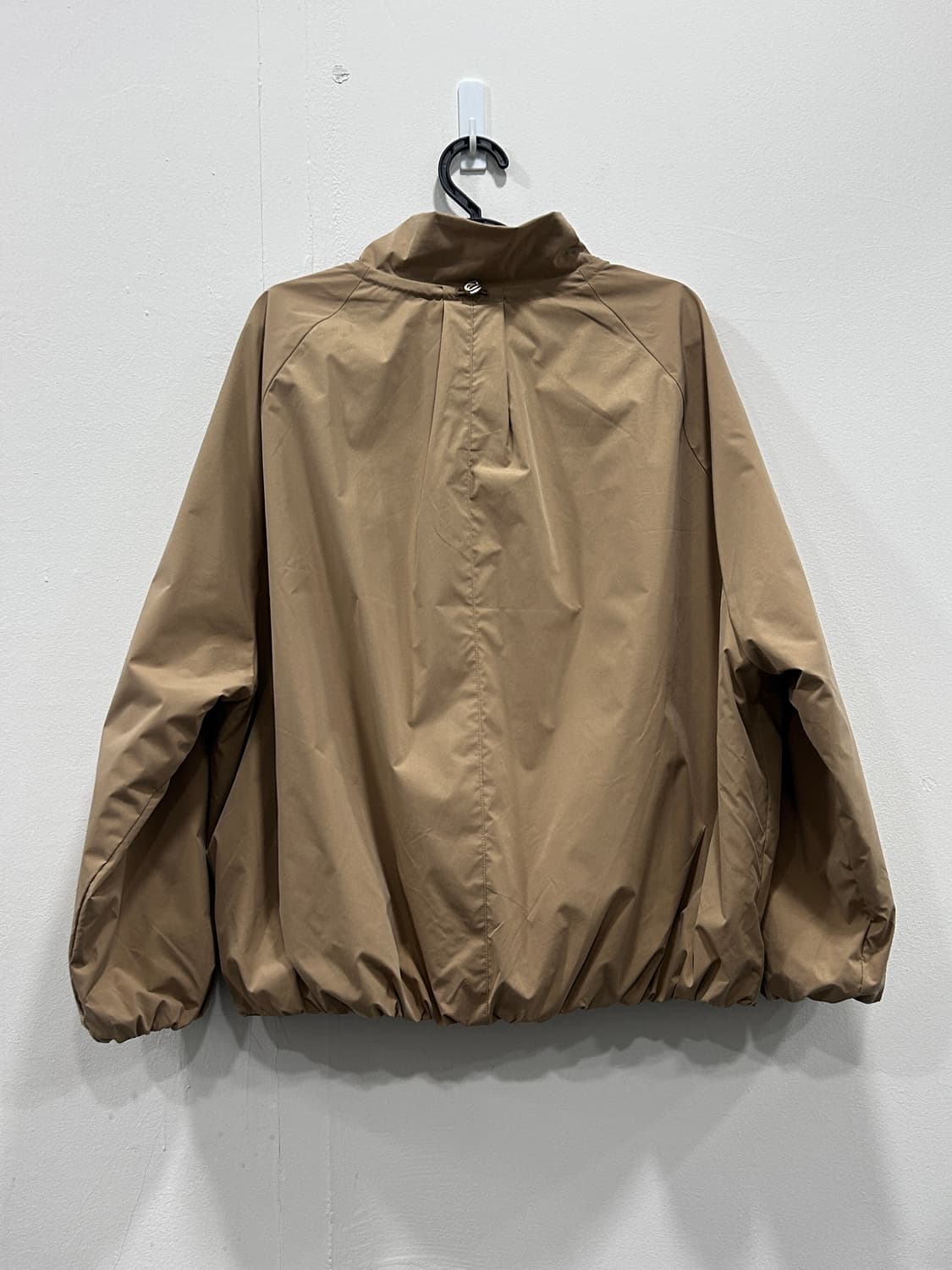 아뜰리에마졸리 베이지 셔링 바람막이 집업 자켓 여성 66 상품이미지3