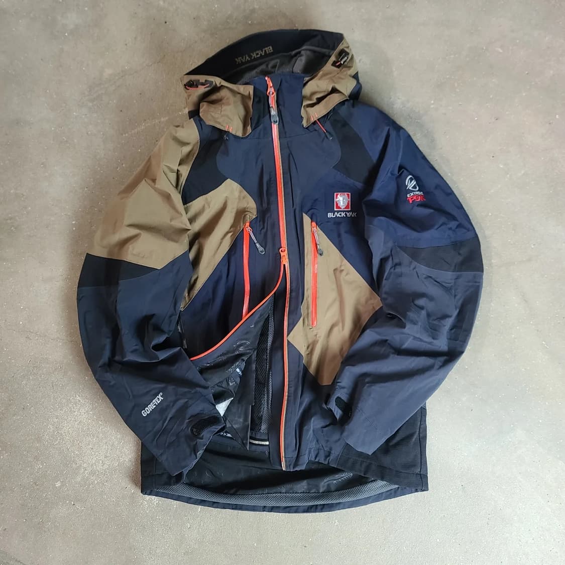 Black Yak Gore-Tex Windbreaker 상품이미지1