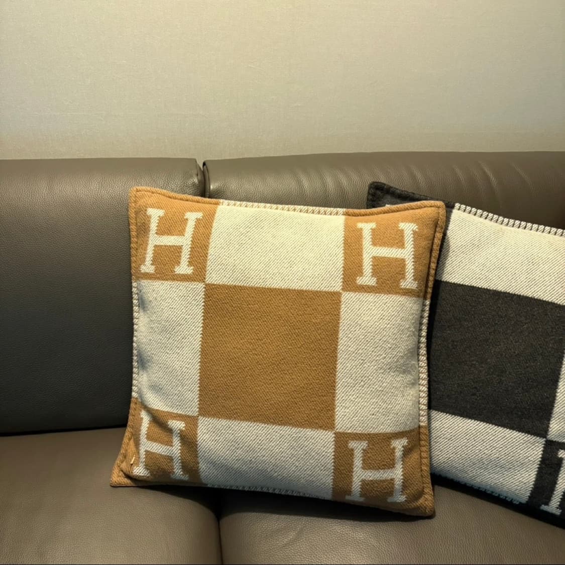 에르메스 아발론 스몰 쿠션 울 캐시미어 에크류 까멜 상품이미지2