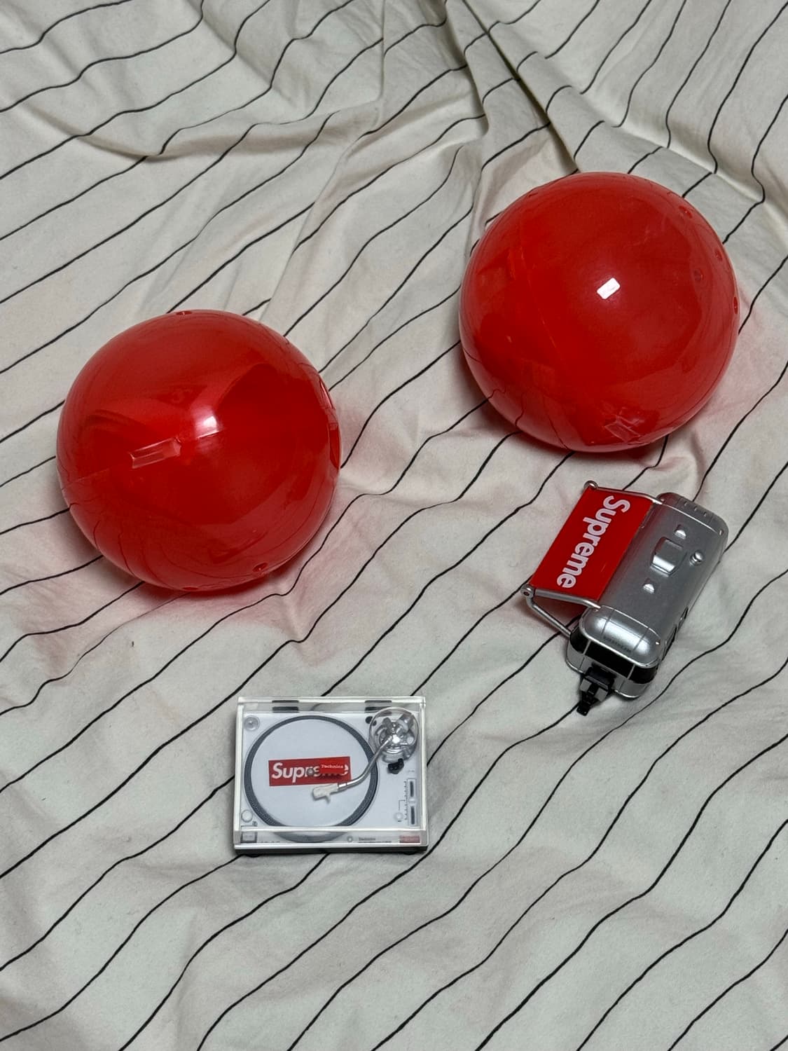 [개봉상품] 슈프림 가챠 턴테이블, 캠핑카 상품이미지6