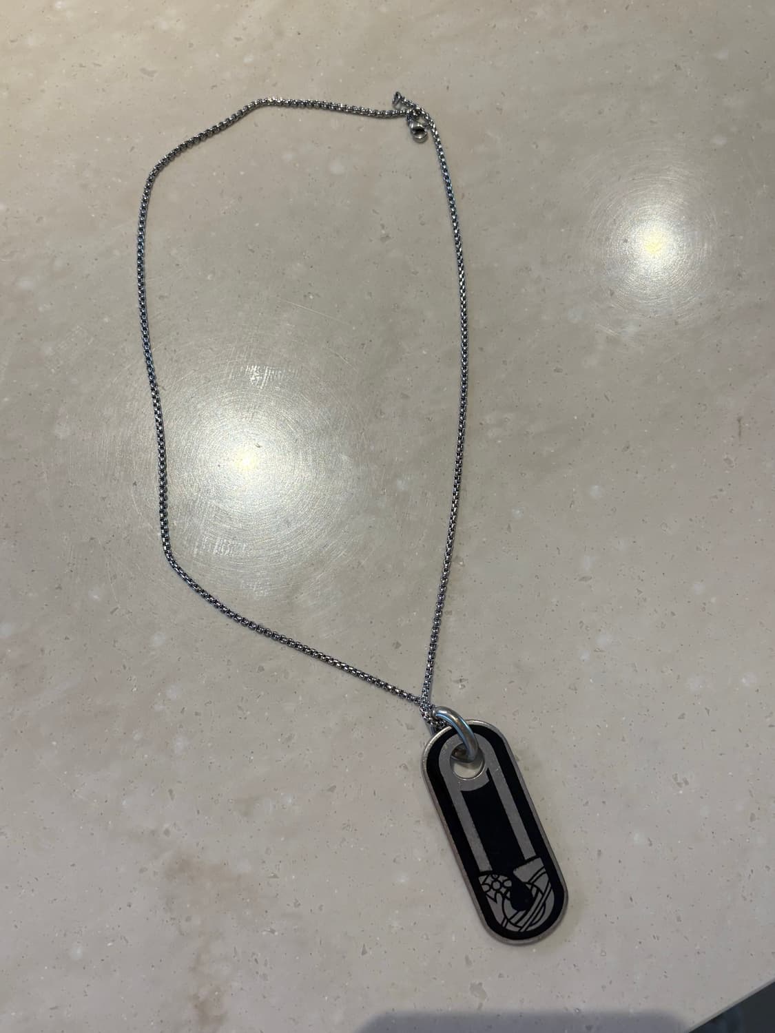 비비안웨스트우드 빅 클립 로고 펜던트 목걸이 상품이미지2