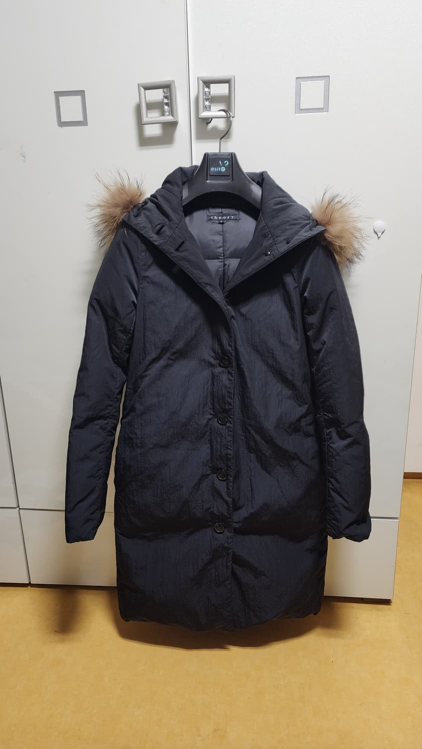 띠어리 후드 라쿤털 장식 블랙 롱 패딩 상품이미지2