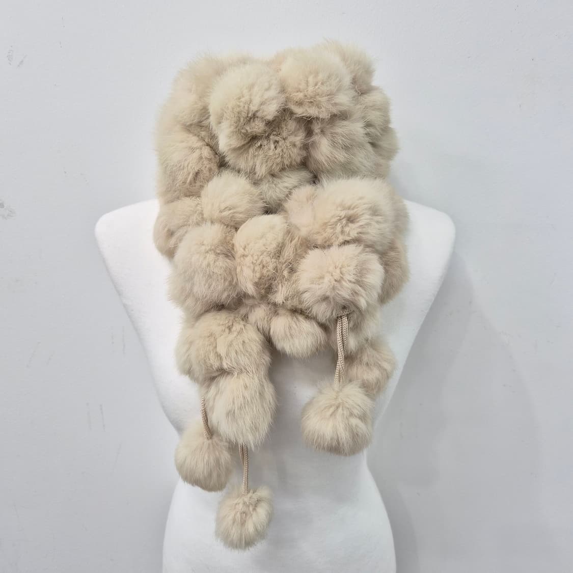 아이보리 리얼 토끼털 래빗퍼  폼폼 롱 머플러 상품이미지3