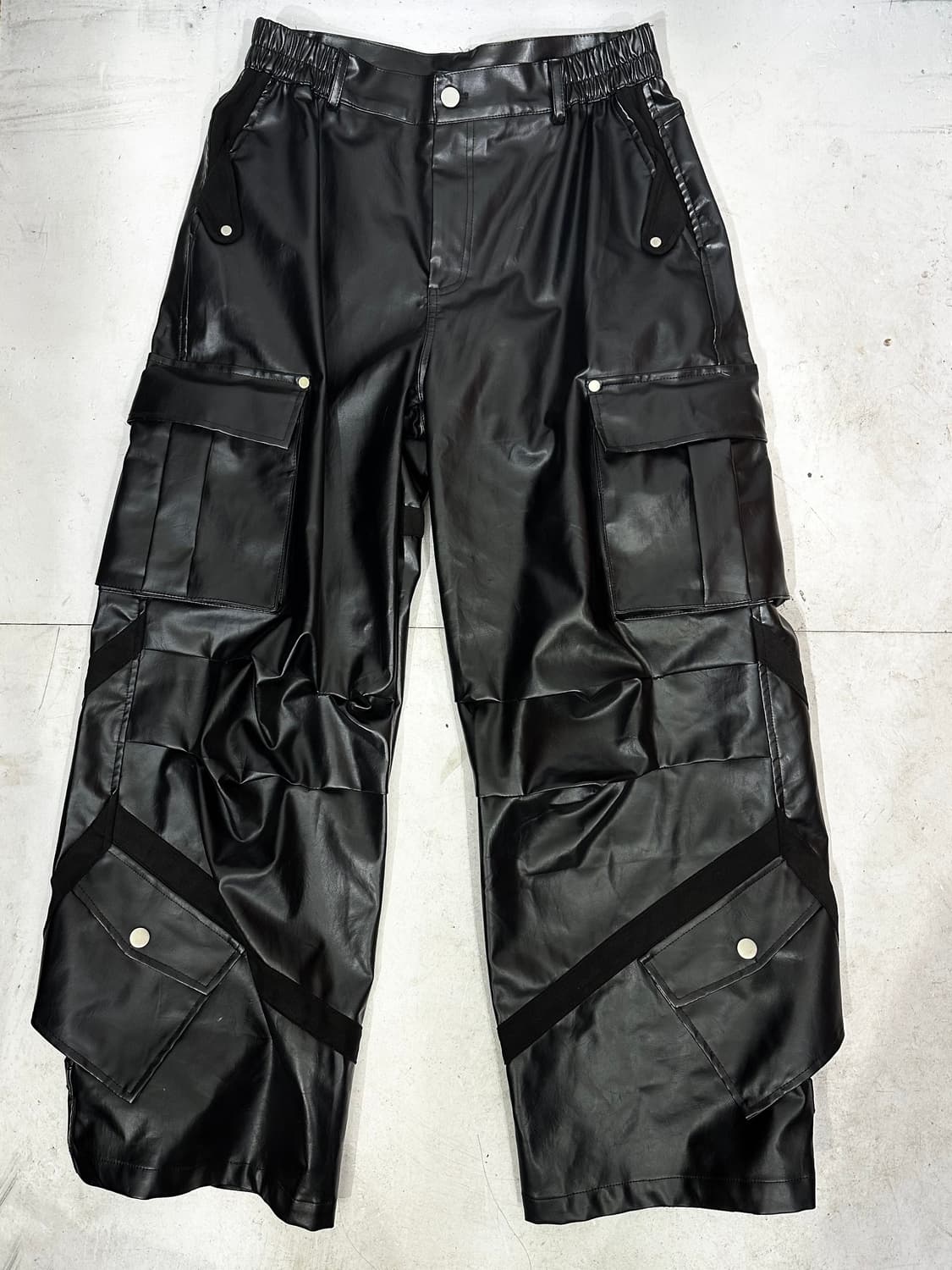 빈티지 블랙 대장급 멀티 포켓 유틸리티 비건레더 가죽 와이드 카고 팬츠 상품이미지4