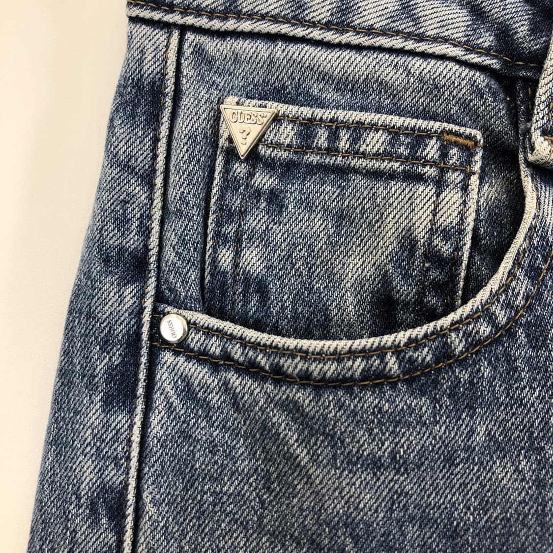 게스 프리미엄 와이드 블랙라벨 스틸로고 데님진 25 인치  상품이미지2