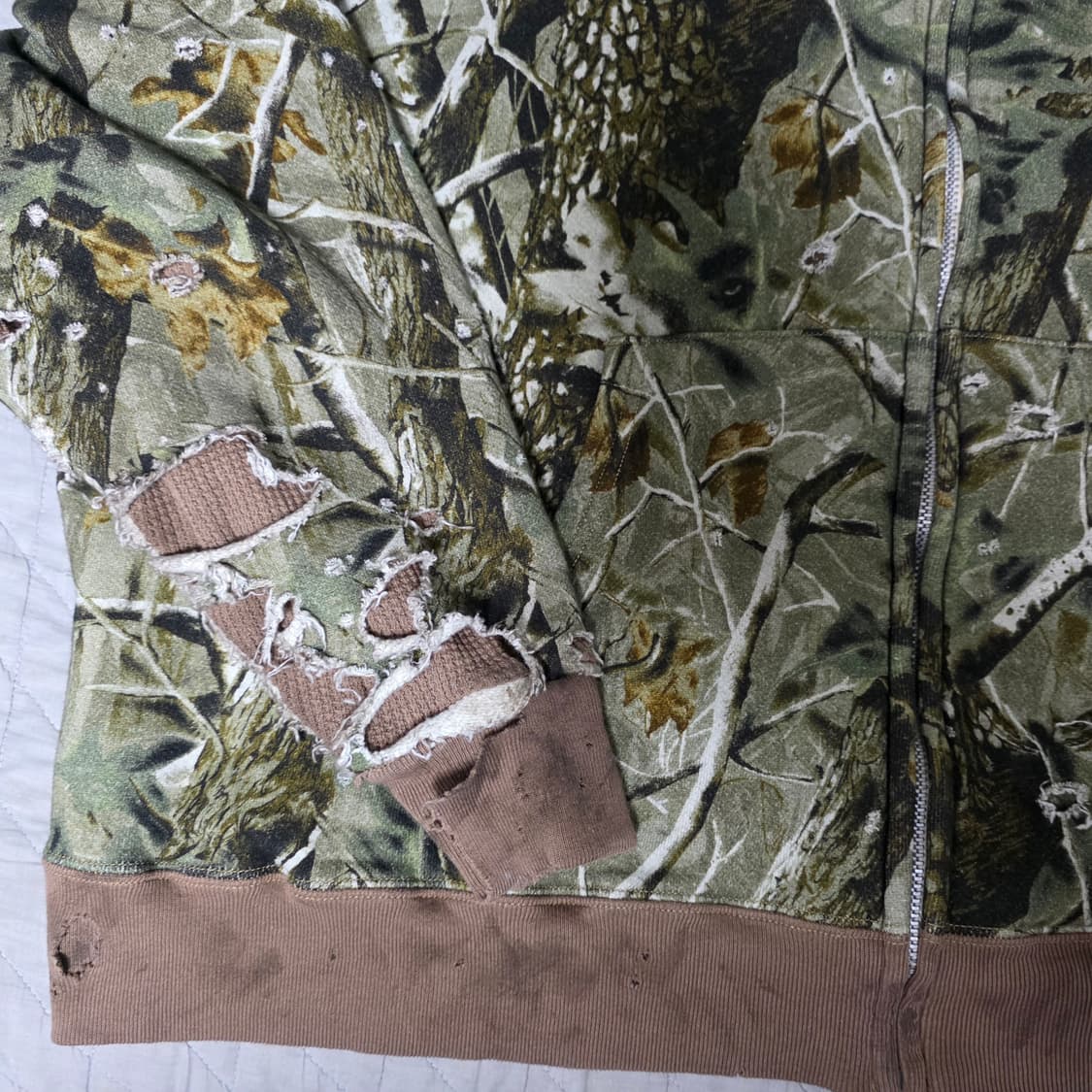 [L] 세인트미카엘 x 베이프 리얼트리 카모 샤크 후드집업 상품이미지2